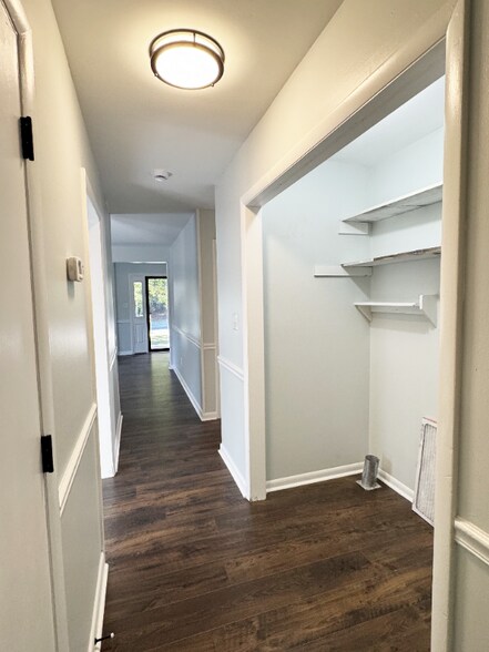 Building Photo - 599 Moriston Rd