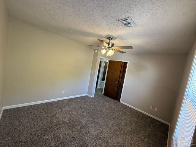Building Photo - 1017 Great Oaks Dr