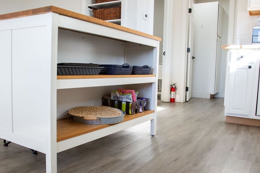 Building Photo - 37645 Vía De Los Arboles