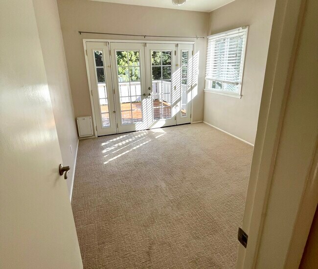 Building Photo - 1552 Crater Ln