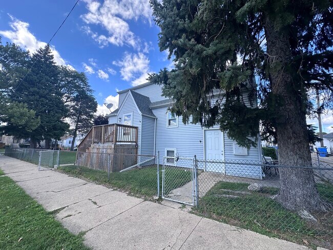 Building Photo - 3301 N Ozanam Ave