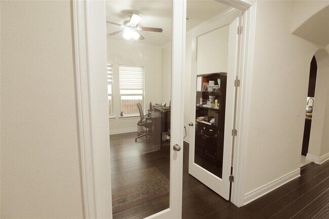 Building Photo - 15100 Iveans Way