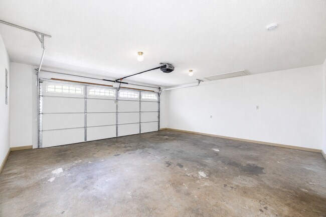 Building Photo - 317 Headrickview Dr