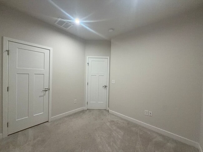 Building Photo - 2696 Azalea Garden Rd