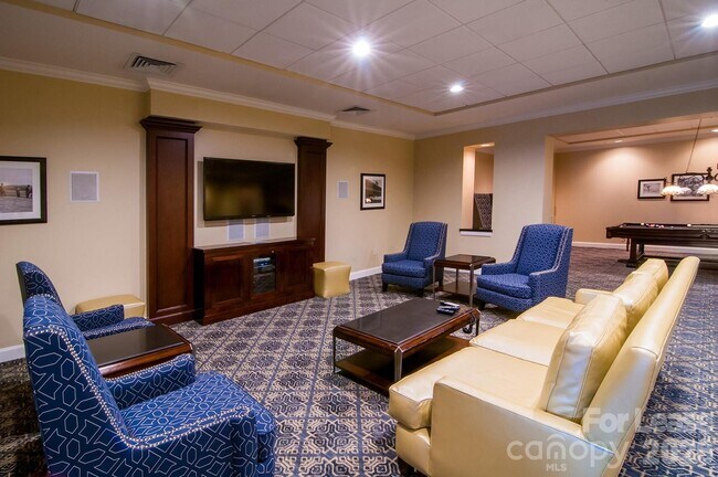 Building Photo - 300 W 5th St