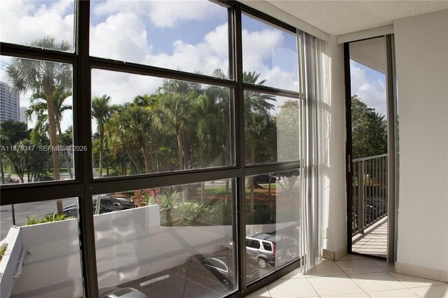 Building Photo - 600 Parkview Dr