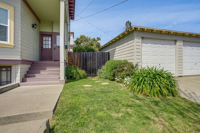 Building Photo - Eagle Avenue