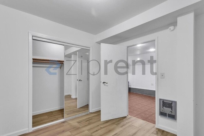 Building Photo - Unit B