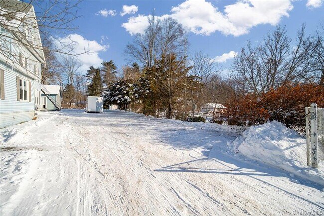 Building Photo - 108 Pine St