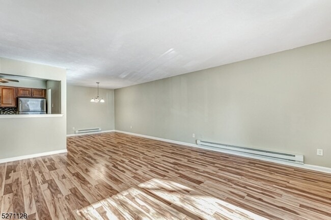 Building Photo - 798 Eves Dr