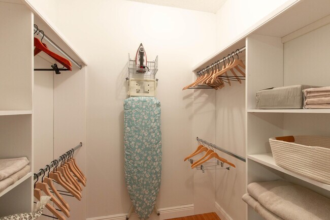 Building Photo - 13400 Polo Rd W