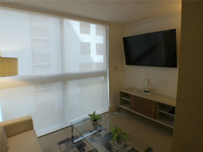 Building Photo - 2951 S Bayshore Dr