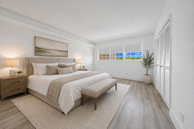 Building Photo - 3151 S Palm Aire Dr