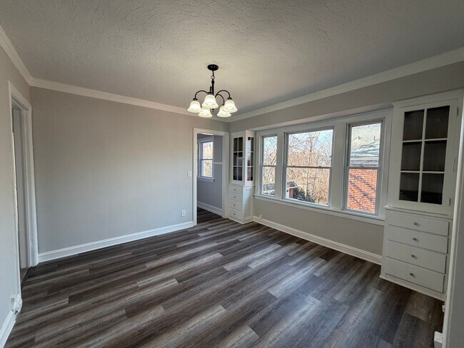 Building Photo - 14102 Glenside Rd