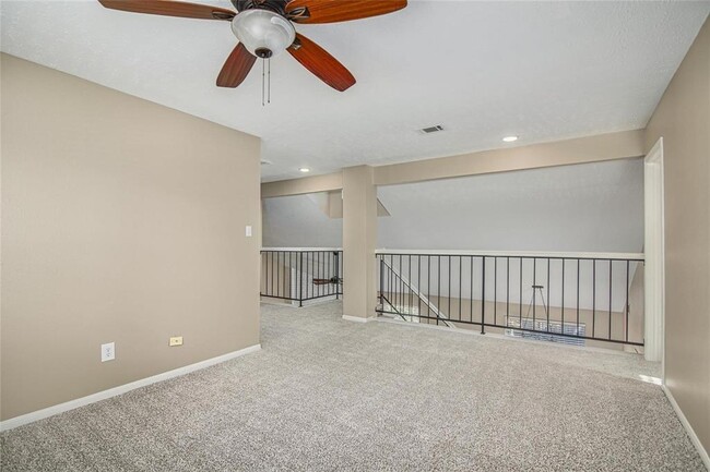 Building Photo - 2815 Parkwood Manor Dr