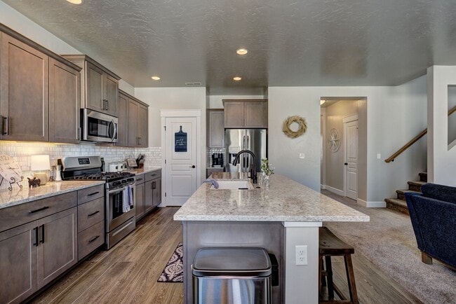 Building Photo - 2580 E Blackstone Dr