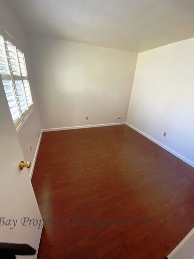 Building Photo - Rent Reduced! 3 bedroom Creekside townhouse, off Highway 68