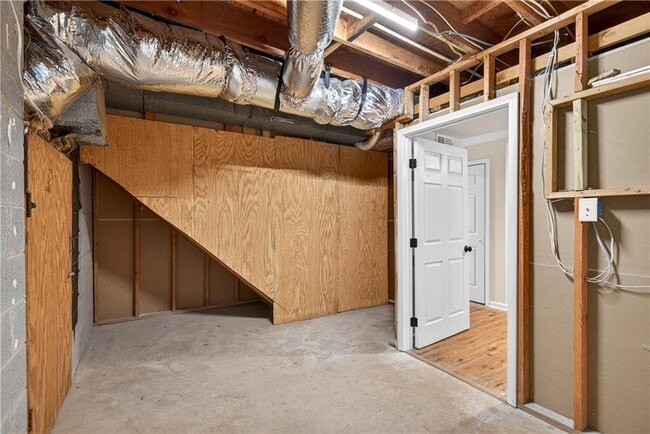 Building Photo - 4933 Dana Dr NE