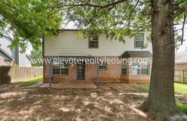 Building Photo - 1504 N Willow Ave