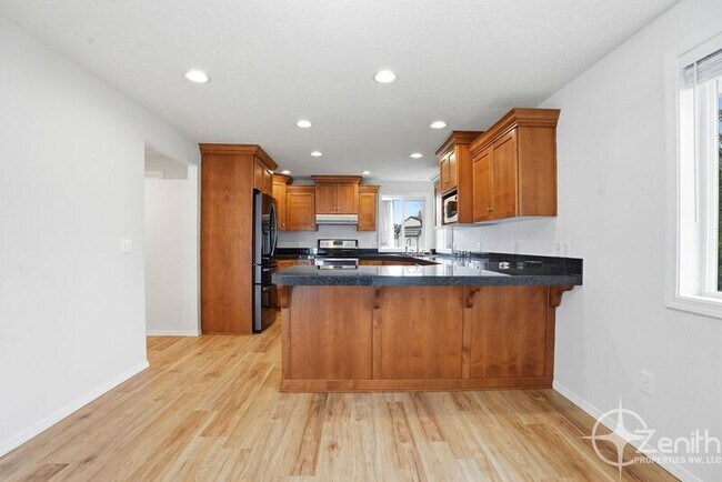 Building Photo - 13801 NE 40th St