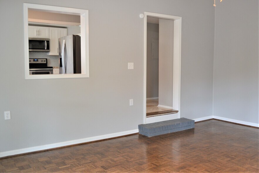 Building Photo - 1375 Nelms Dr