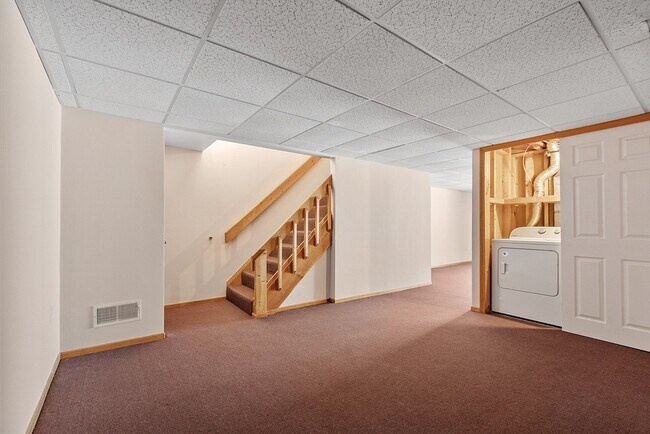 Building Photo - 8 Deer Path