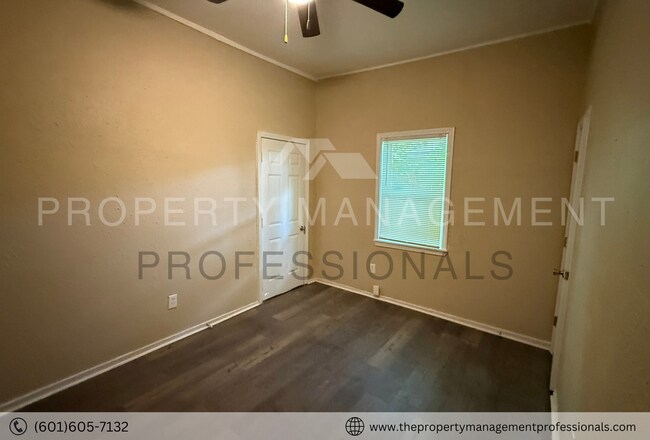 Building Photo - 922 Bloom St