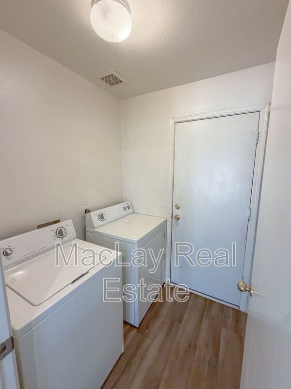 Building Photo - 2934 E Blackhawk Dr