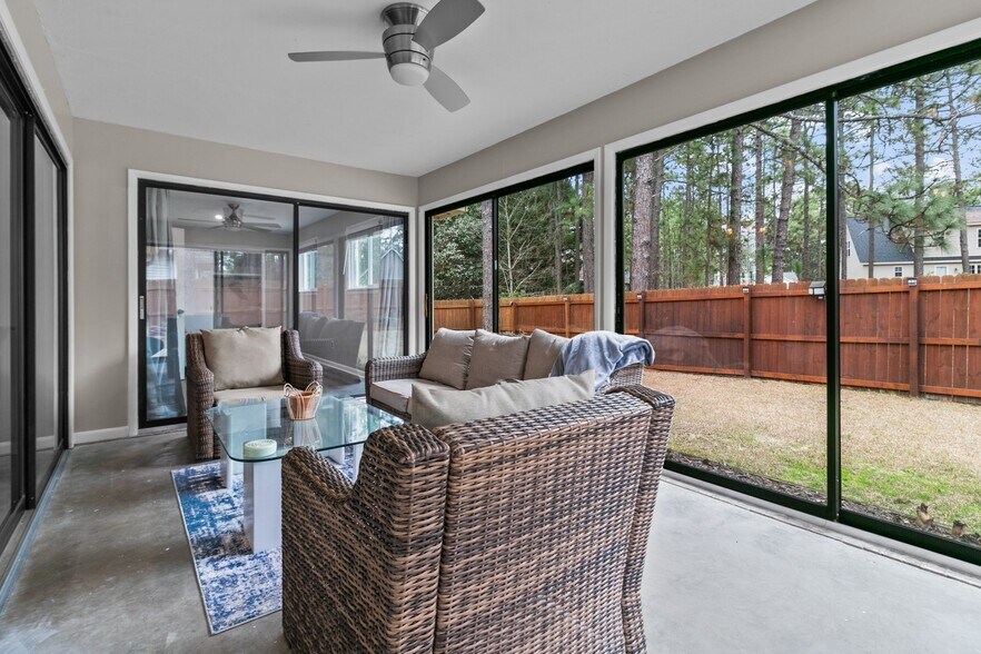 Building Photo - 1635 Longleaf Dr E