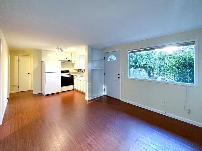 Building Photo - 523 Madison St