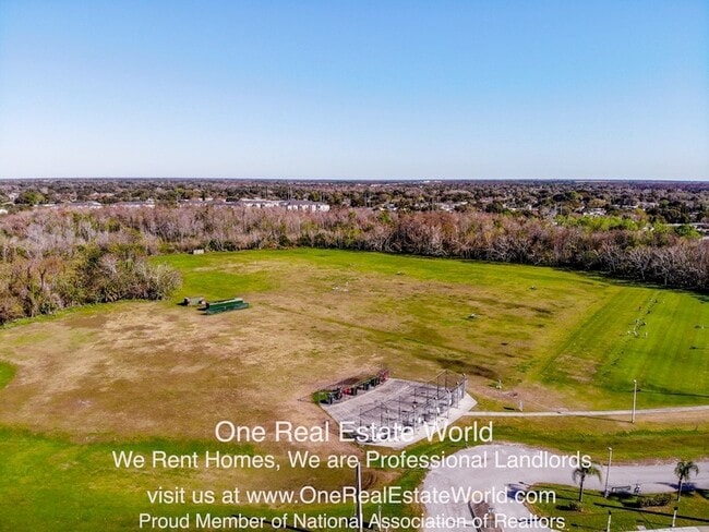 Building Photo - 2504 Woodgate Blvd