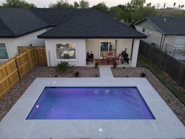 Building Photo - FOR LEASE - MODERN COMFORT MEETS PRIME LOC...