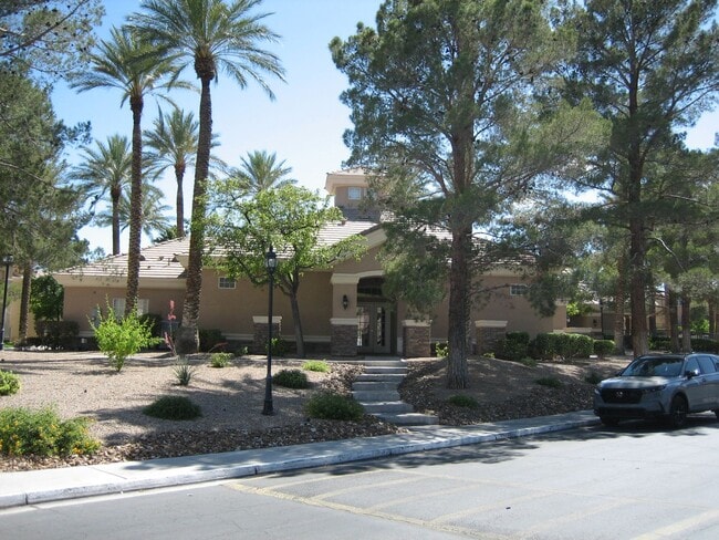 Building Photo - Single story, gated, 3bed, 2bath, 2car garage, Club house, Community Pool, Spa, Fitness room, CCRs