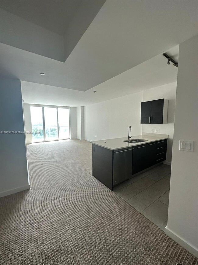 Building Photo - 500 Brickell Ave