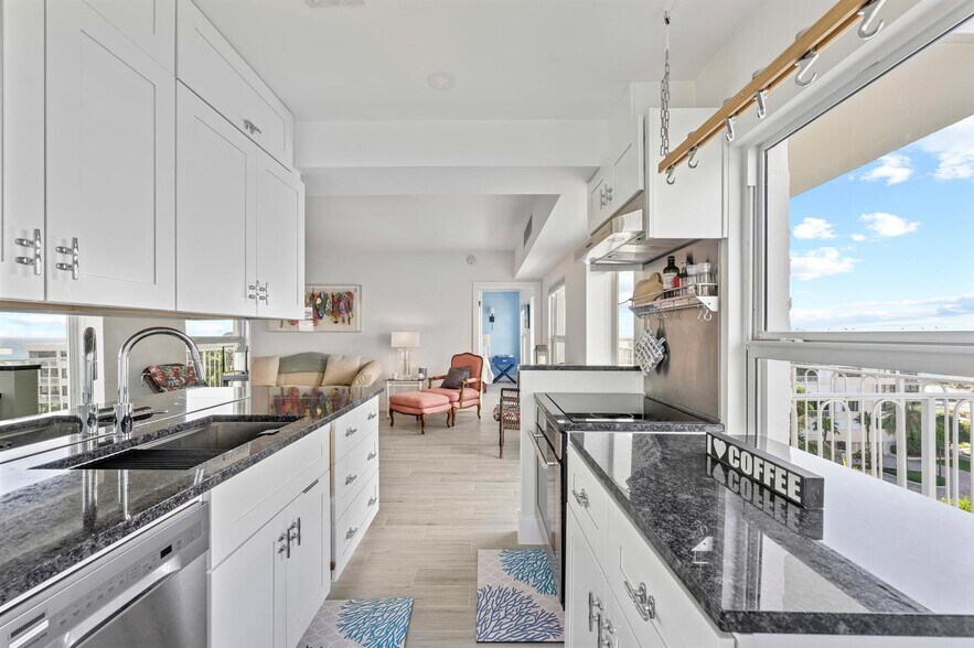 Building Photo - 3230 S Ocean Blvd