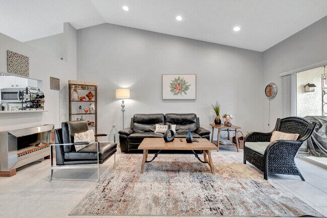 Building Photo - 6129 Heliconia Rd