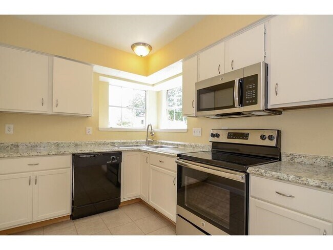 Building Photo - 7611 Shaddock Dr