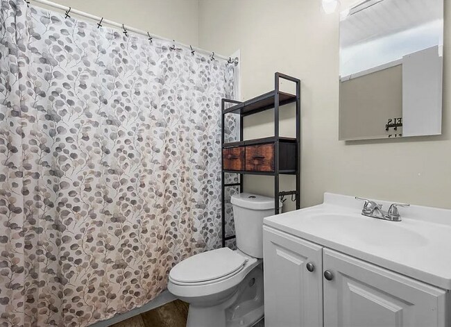 Building Photo - 5720 Gallatin Ln