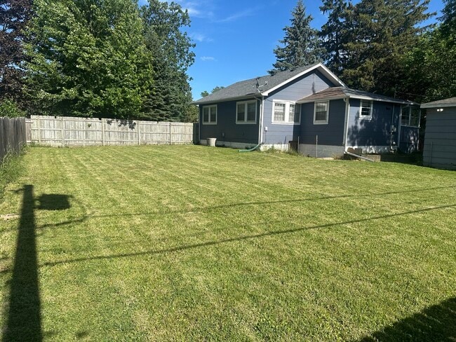 Building Photo - 33670 N Idlewild Dr