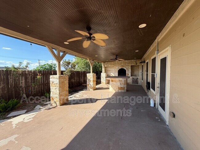 Building Photo - 1402 Mulberry Dr