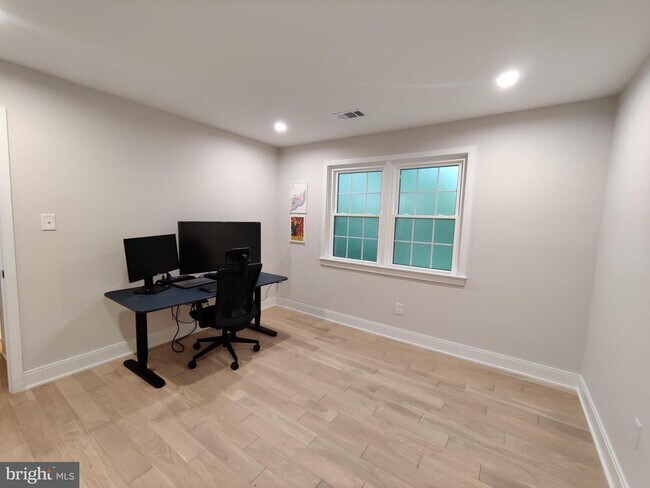 Building Photo - 9051 Laurel Hill Ct