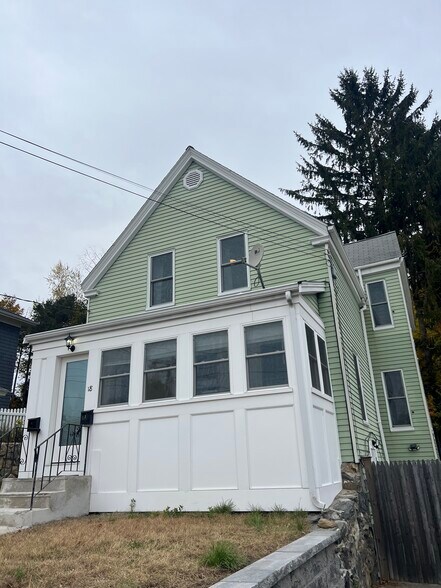 Building Photo - 18 Marion St