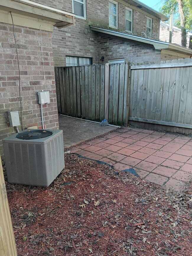 Building Photo - 286 Fleming Rd