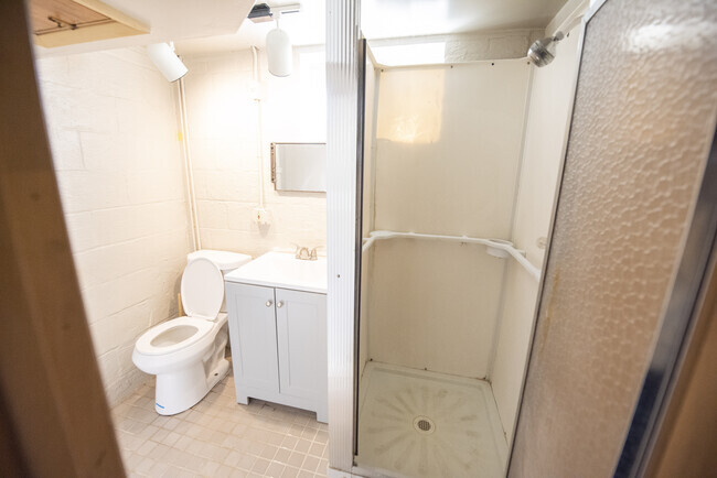 Building Photo - 5976 Hodgman Dr