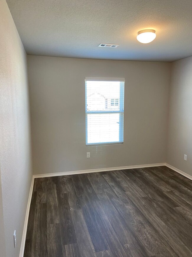 Building Photo - *Pre-leasing* Three Bedroom | Two Bath Hom...