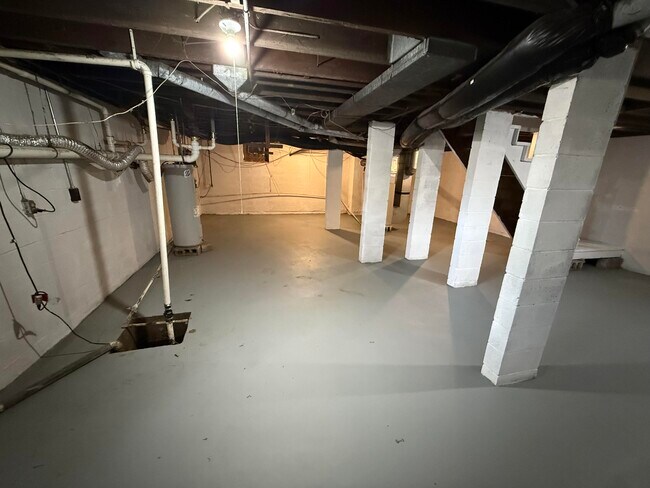 Building Photo - 2111 Old Paris Rd