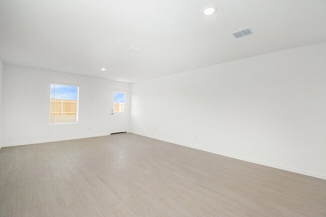 Building Photo - 911 Sandhill Crane Ln