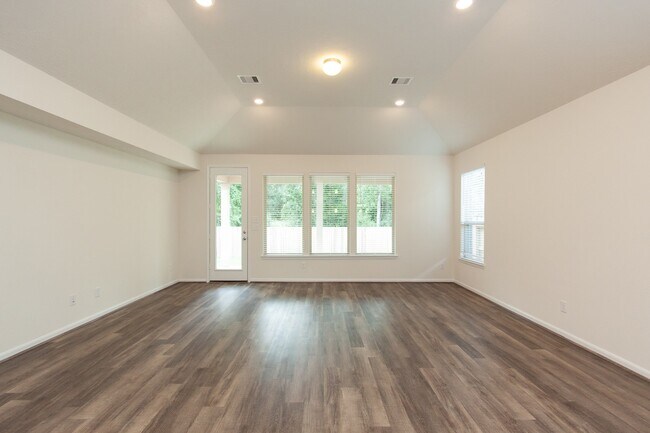 Building Photo - 2011 Parnevik Pl