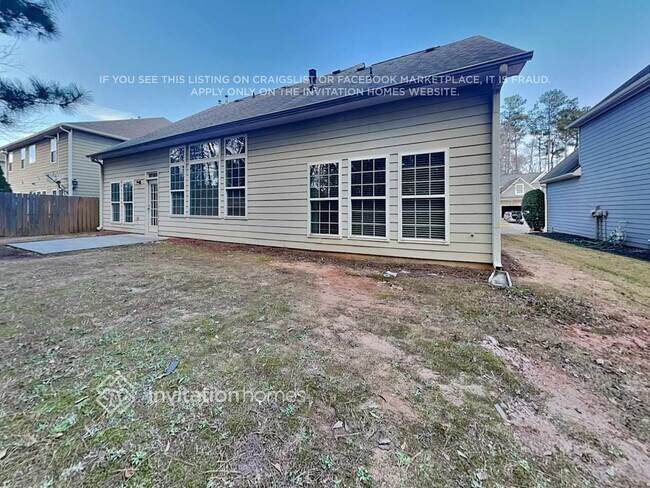 Building Photo - 490 Roland Manor Dr