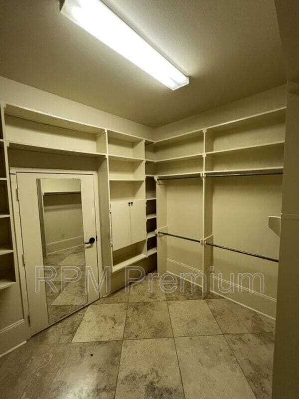 Building Photo - 17703 Shady Creek Ave